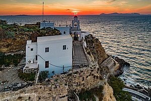 Sonnenuntergang über dem Kloster Spiliani in Mandraki. Insel Nisyros im April 2022. (c) Tobias Schorr