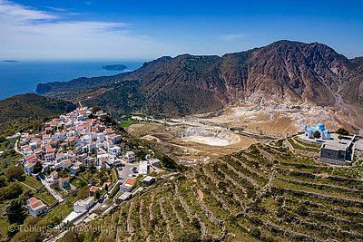 Blick über das Dorf Nikia und die Cladera von Nisyros. April 2022. (c) Tobias Schorr