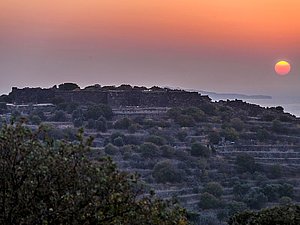 Sonnenuntergang und Blick auf die Festung Paliokastro. Oktober 2014. (c) Tobias Schorr